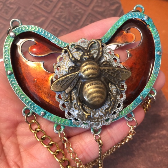 Mixed media steampunk cosplay bee necklace - Picture 3 of 11